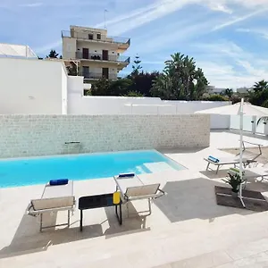Mediterranea - Seaview, Pool & Garden Appartement Bari